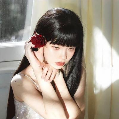 战火中的花蕾